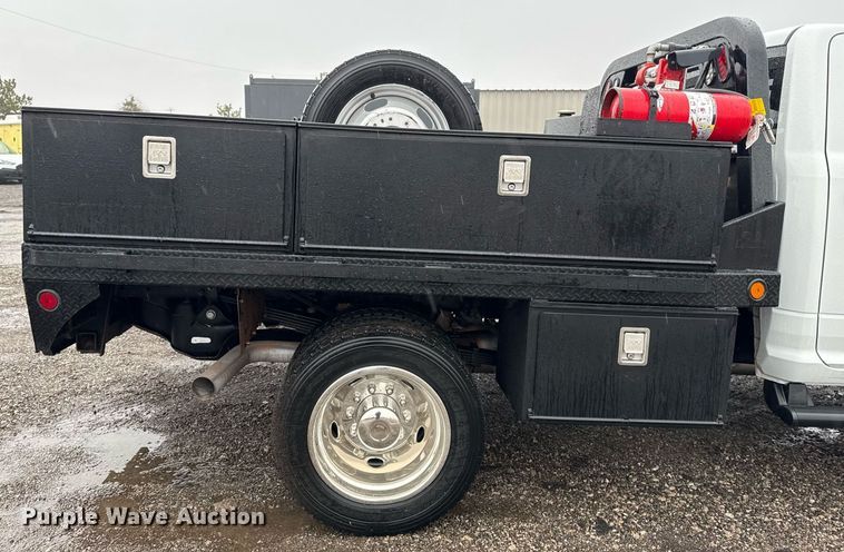 image for item EG2511 2019 Dodge Ram 5500 Crew Cab flatbed truck