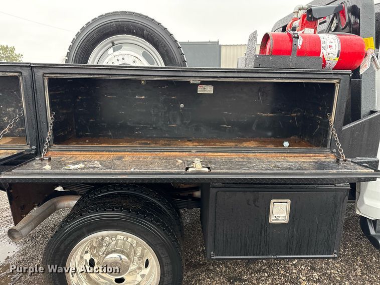 image for item EG2511 2019 Dodge Ram 5500 Crew Cab flatbed truck