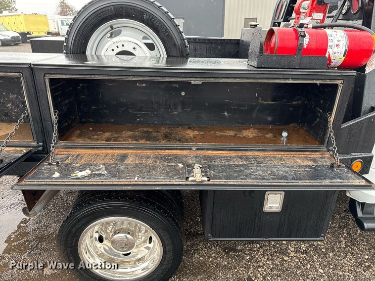 image for item EG2511 2019 Dodge Ram 5500 Crew Cab flatbed truck