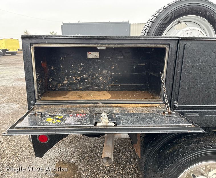 image for item EG2511 2019 Dodge Ram 5500 Crew Cab flatbed truck