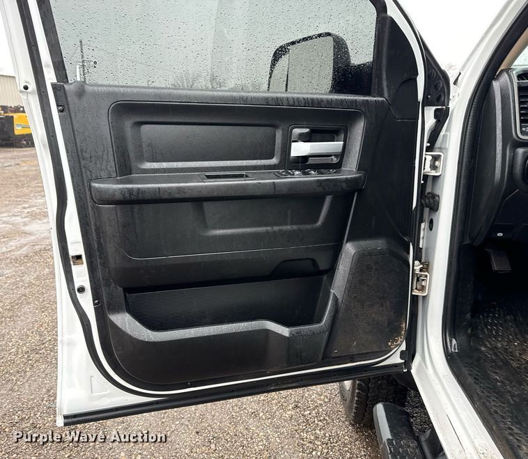 image for item EG2511 2019 Dodge Ram 5500 Crew Cab flatbed truck