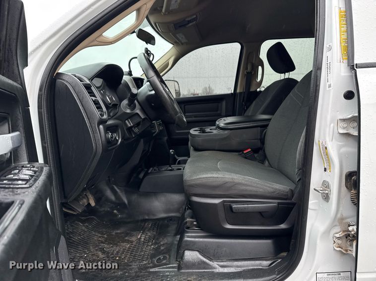 image for item EG2511 2019 Dodge Ram 5500 Crew Cab flatbed truck