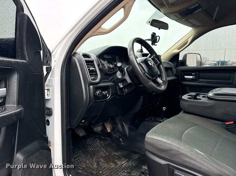 image for item EG2511 2019 Dodge Ram 5500 Crew Cab flatbed truck