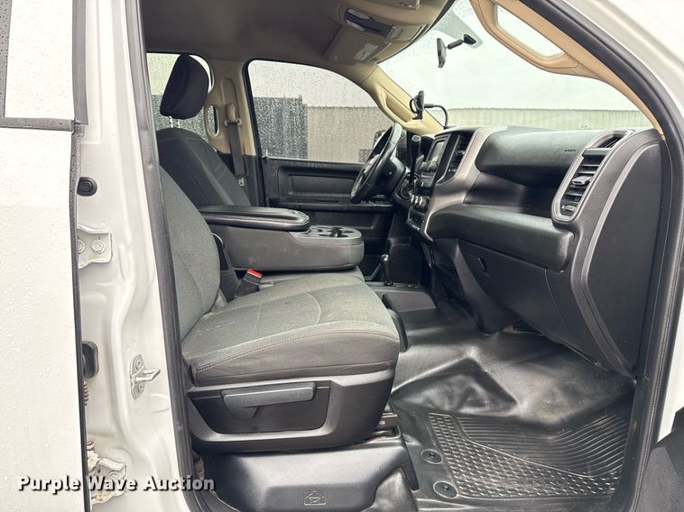 image for item EG2511 2019 Dodge Ram 5500 Crew Cab flatbed truck