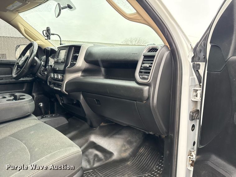 image for item EG2511 2019 Dodge Ram 5500 Crew Cab flatbed truck