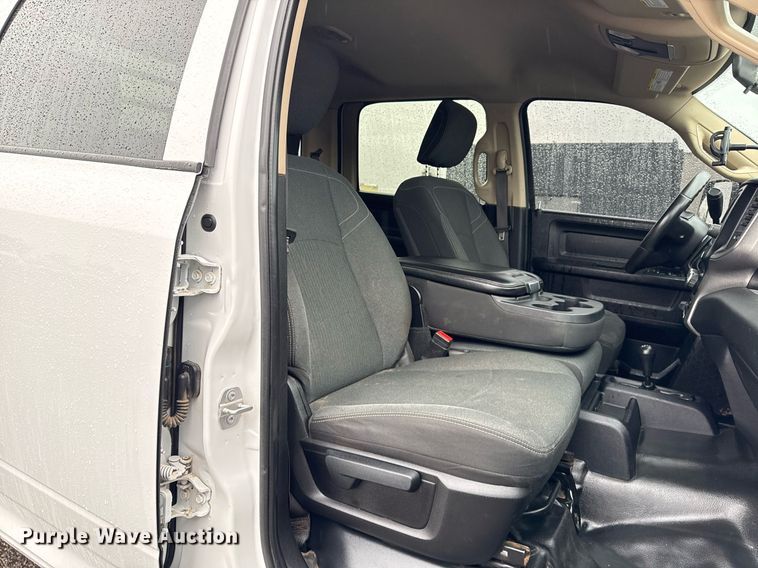 image for item EG2511 2019 Dodge Ram 5500 Crew Cab flatbed truck