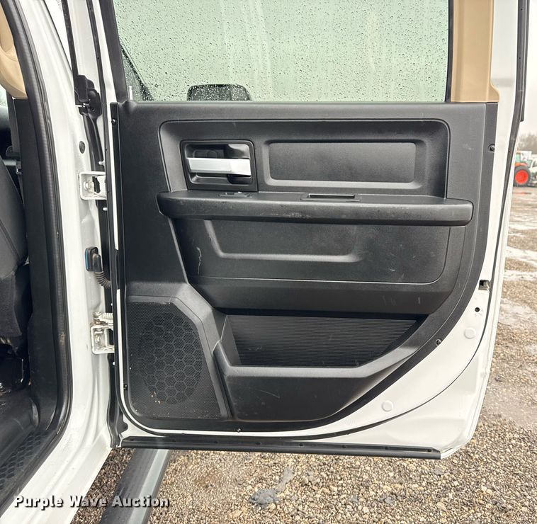 image for item EG2511 2019 Dodge Ram 5500 Crew Cab flatbed truck