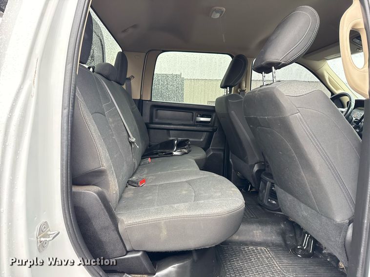 image for item EG2511 2019 Dodge Ram 5500 Crew Cab flatbed truck