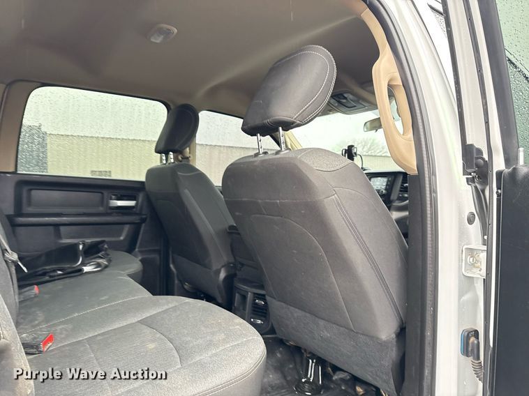 image for item EG2511 2019 Dodge Ram 5500 Crew Cab flatbed truck