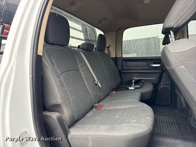 image for item EG2511 2019 Dodge Ram 5500 Crew Cab flatbed truck