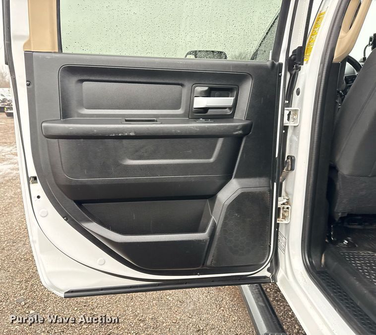 image for item EG2511 2019 Dodge Ram 5500 Crew Cab flatbed truck