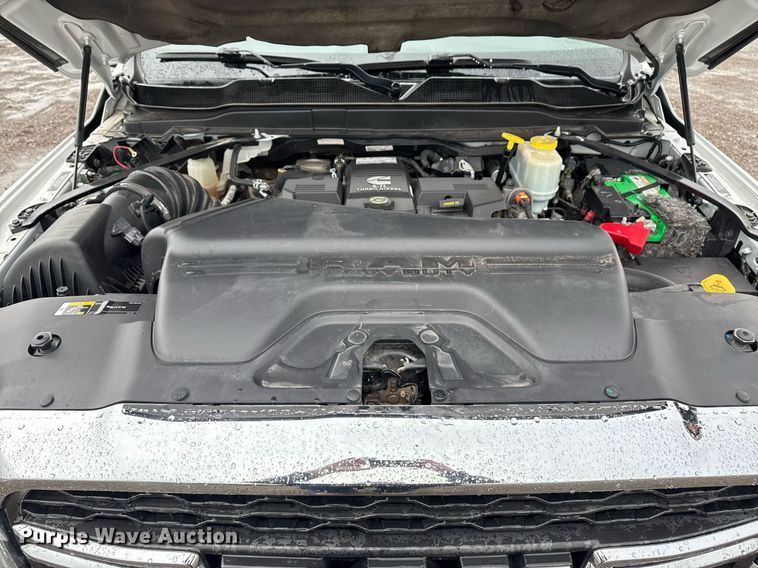 image for item EG2511 2019 Dodge Ram 5500 Crew Cab flatbed truck