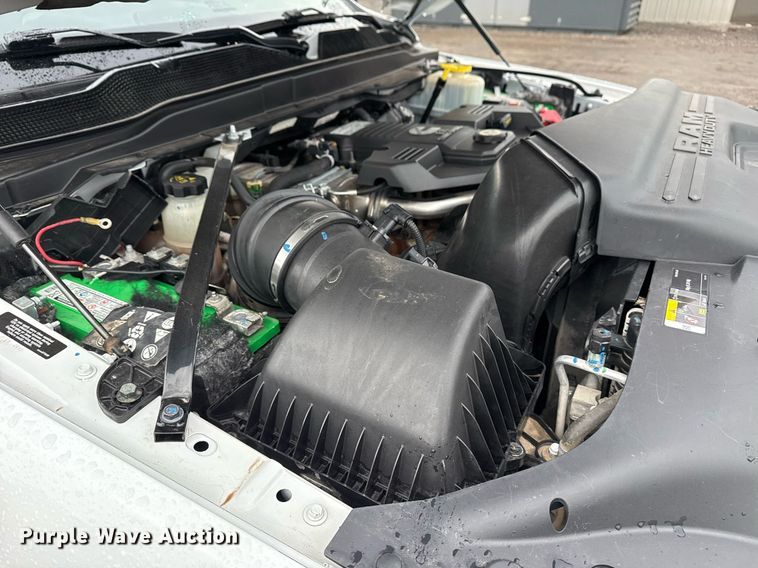 image for item EG2511 2019 Dodge Ram 5500 Crew Cab flatbed truck