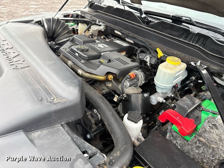 image for item EG2511 2019 Dodge Ram 5500 Crew Cab flatbed truck