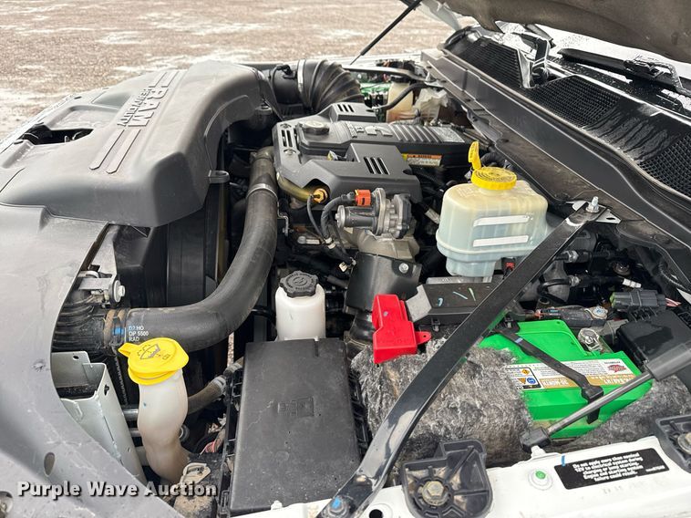 image for item EG2511 2019 Dodge Ram 5500 Crew Cab flatbed truck