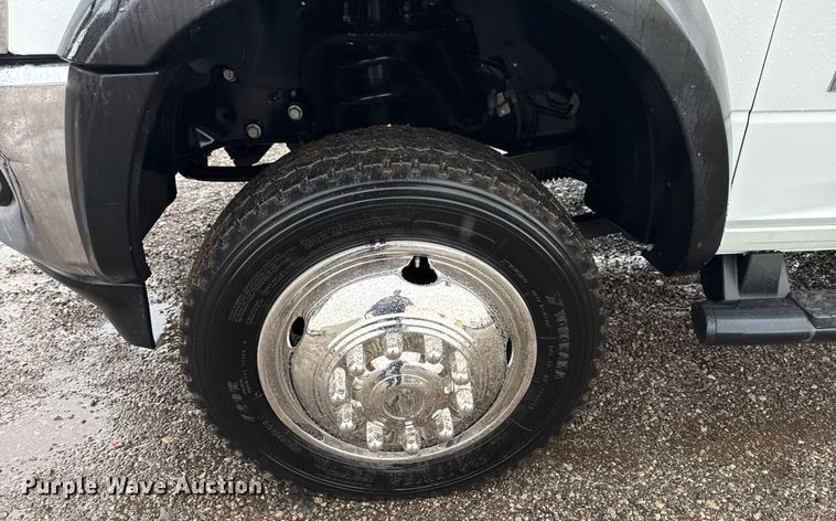 image for item EG2511 2019 Dodge Ram 5500 Crew Cab flatbed truck