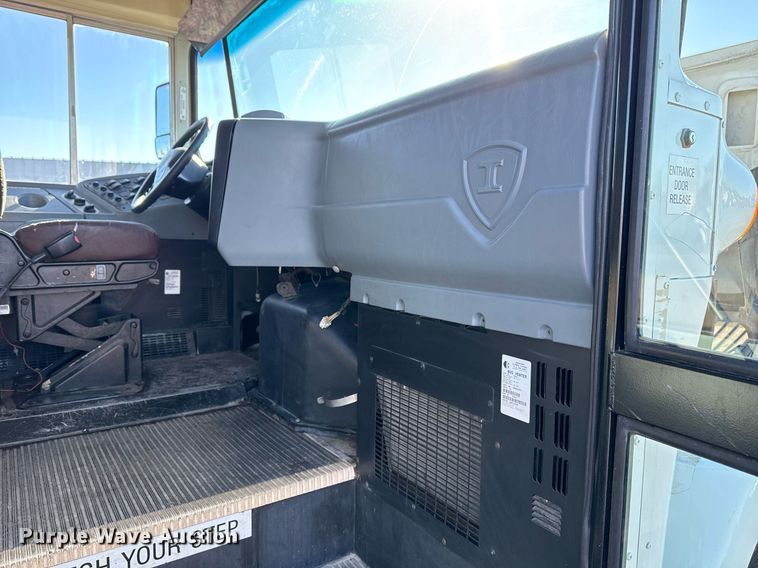 image for item EG2528 2006 IC BUS school bus