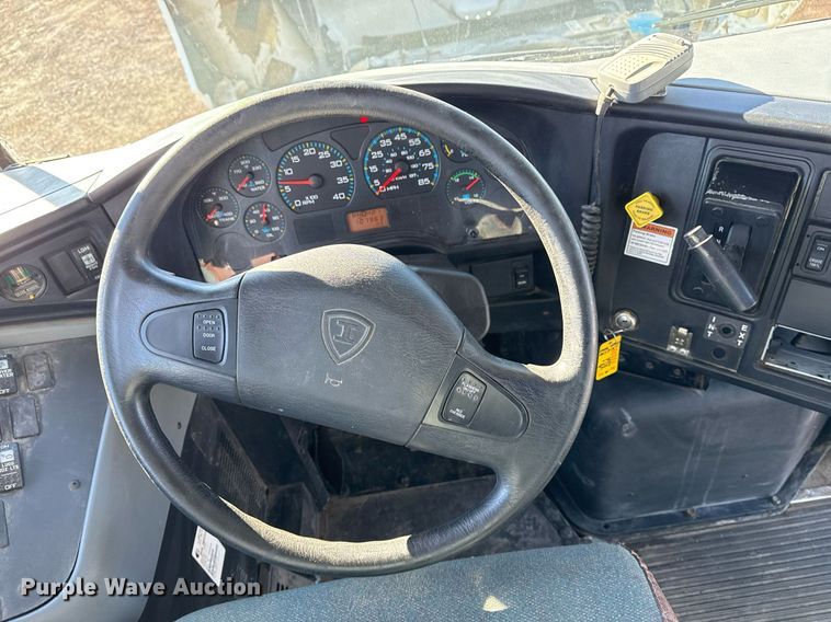 image for item EG2528 2006 IC BUS school bus