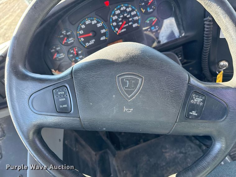 image for item EG2528 2006 IC BUS school bus