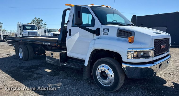 image for item EG2572 2007 GMC C5500 rollback truck