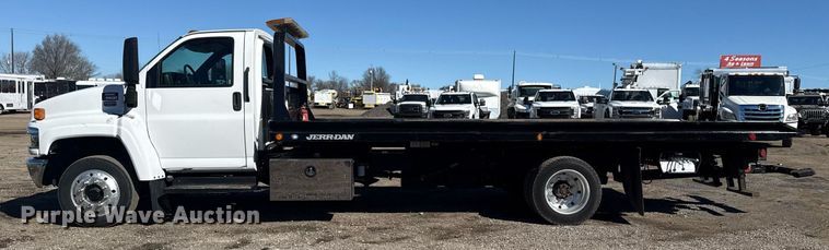 image for item EG2572 2007 GMC C5500 rollback truck