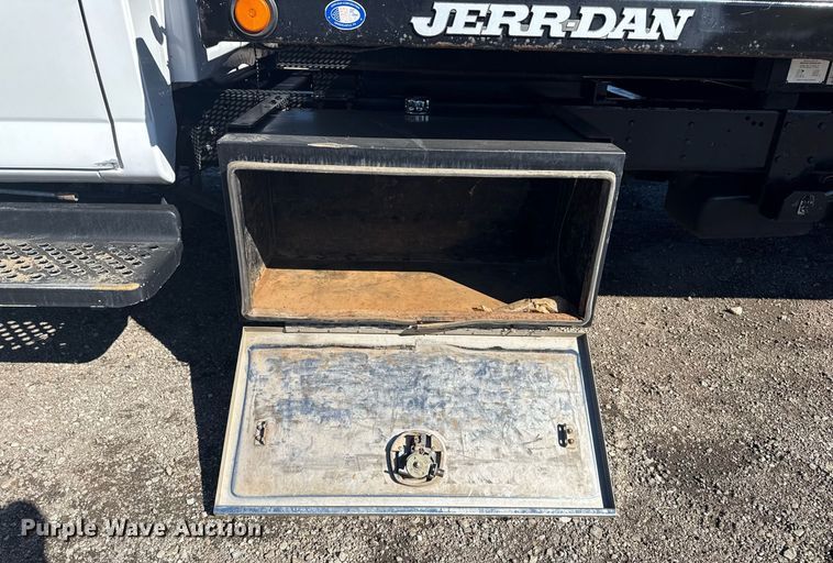 image for item EG2572 2007 GMC C5500 rollback truck