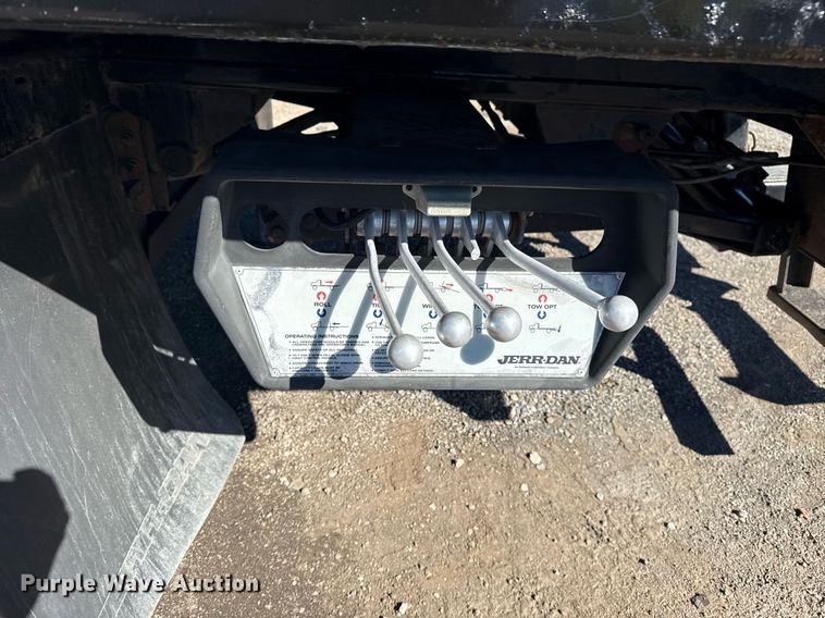 image for item EG2572 2007 GMC C5500 rollback truck