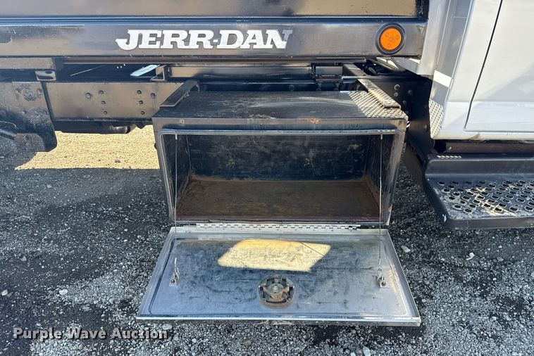 image for item EG2572 2007 GMC C5500 rollback truck