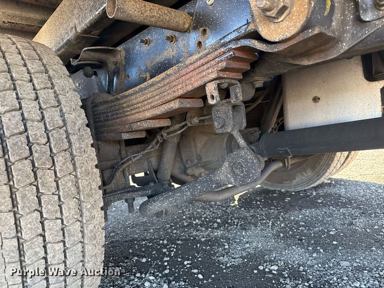 image for item EG2572 2007 GMC C5500 rollback truck