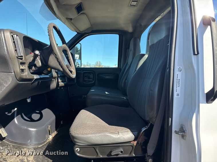 image for item EG2572 2007 GMC C5500 rollback truck