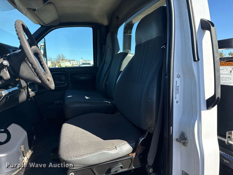 image for item EG2572 2007 GMC C5500 rollback truck