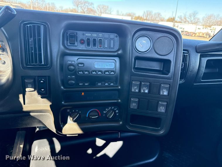 image for item EG2572 2007 GMC C5500 rollback truck