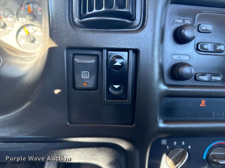 image for item EG2572 2007 GMC C5500 rollback truck