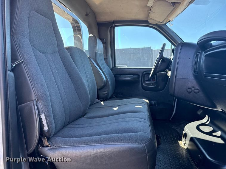 image for item EG2572 2007 GMC C5500 rollback truck