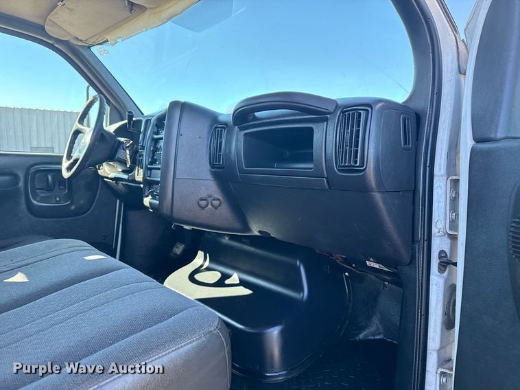 image for item EG2572 2007 GMC C5500 rollback truck