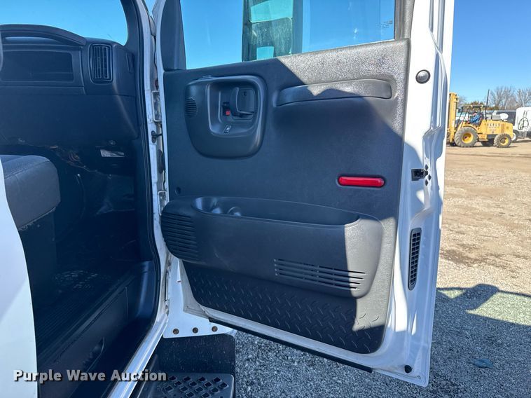 image for item EG2572 2007 GMC C5500 rollback truck