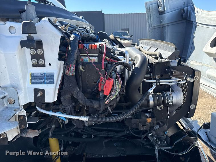 image for item EG2572 2007 GMC C5500 rollback truck