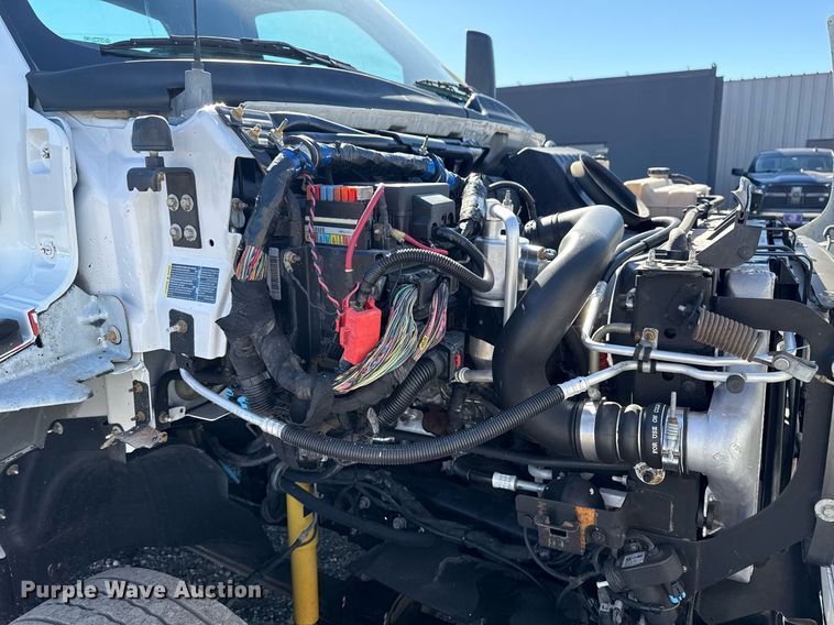 image for item EG2572 2007 GMC C5500 rollback truck