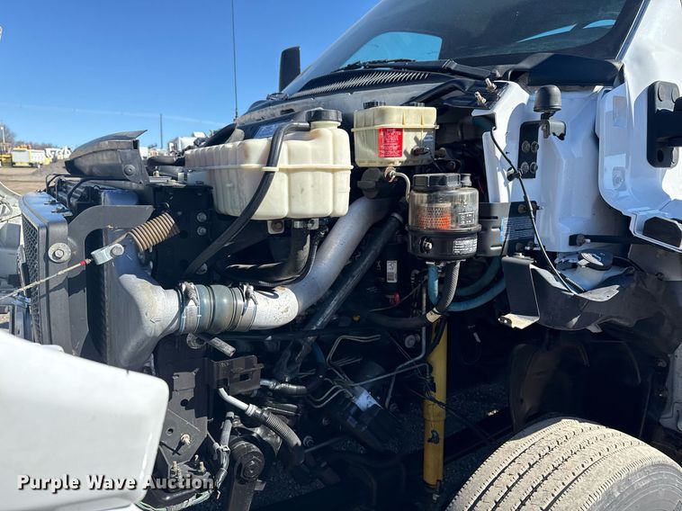 image for item EG2572 2007 GMC C5500 rollback truck