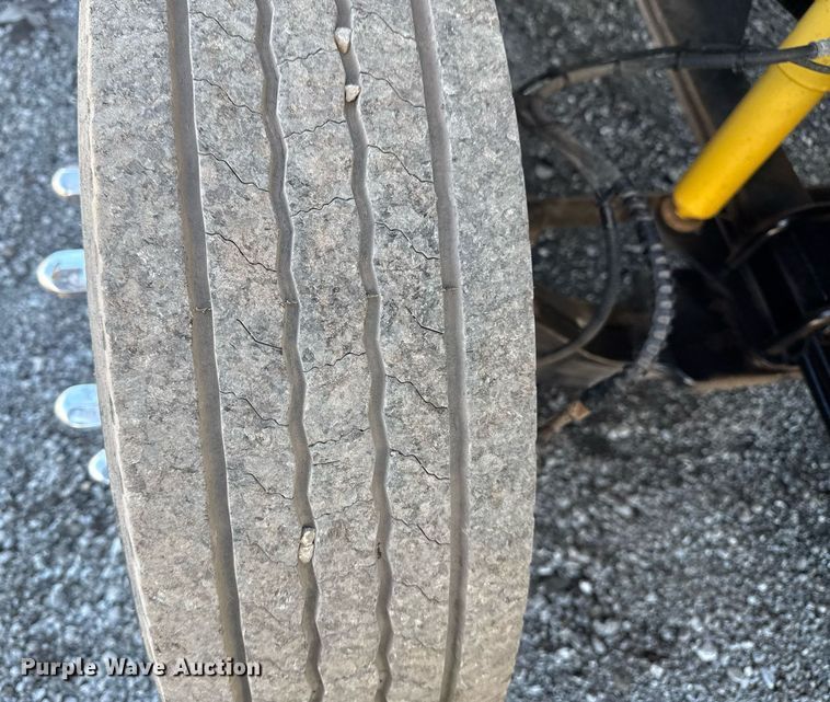 image for item EG2572 2007 GMC C5500 rollback truck