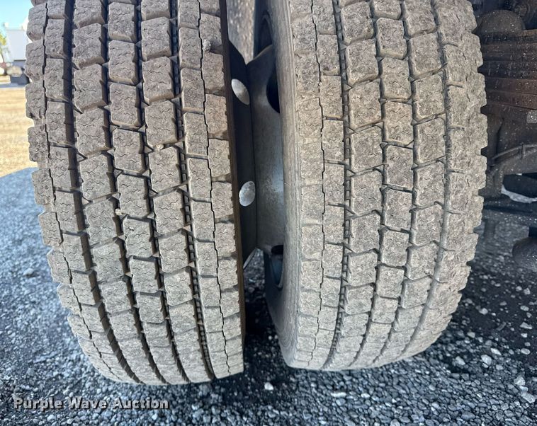 image for item EG2572 2007 GMC C5500 rollback truck