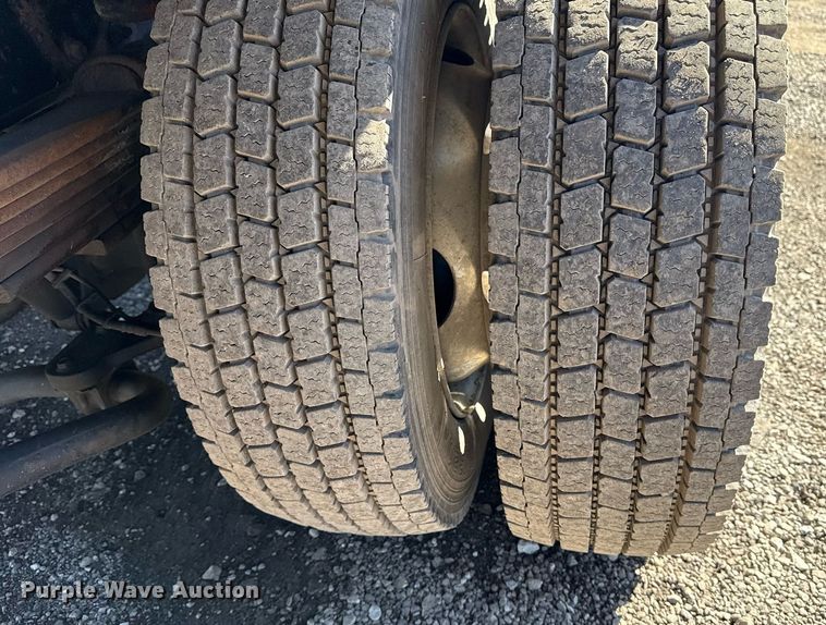 image for item EG2572 2007 GMC C5500 rollback truck