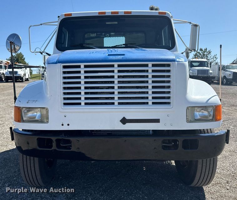 image for item EG2666 1995 International 4900 flatbed truck