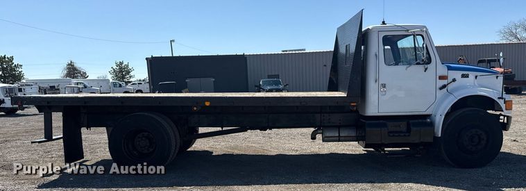 image for item EG2666 1995 International 4900 flatbed truck