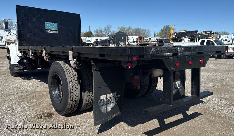 image for item EG2666 1995 International 4900 flatbed truck