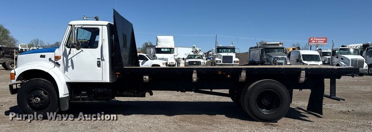 image for item EG2666 1995 International 4900 flatbed truck