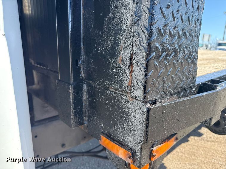 image for item EG2666 1995 International 4900 flatbed truck