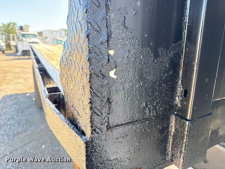 image for item EG2666 1995 International 4900 flatbed truck