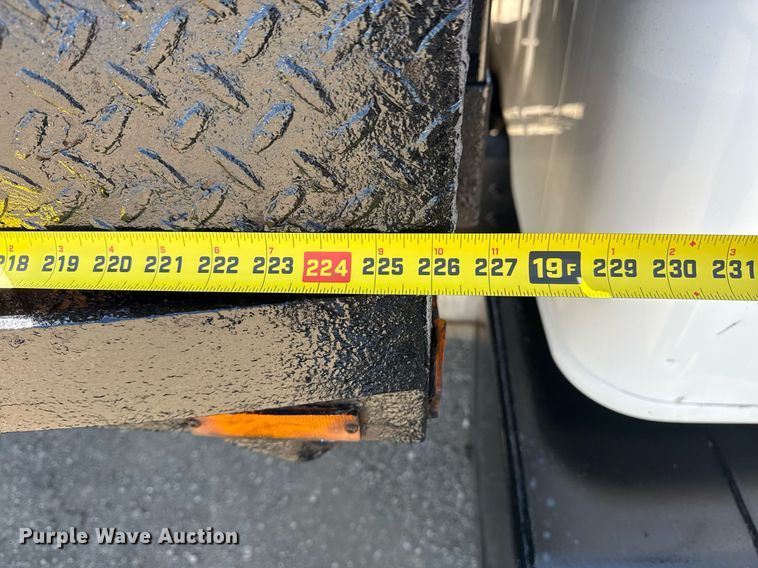 image for item EG2666 1995 International 4900 flatbed truck