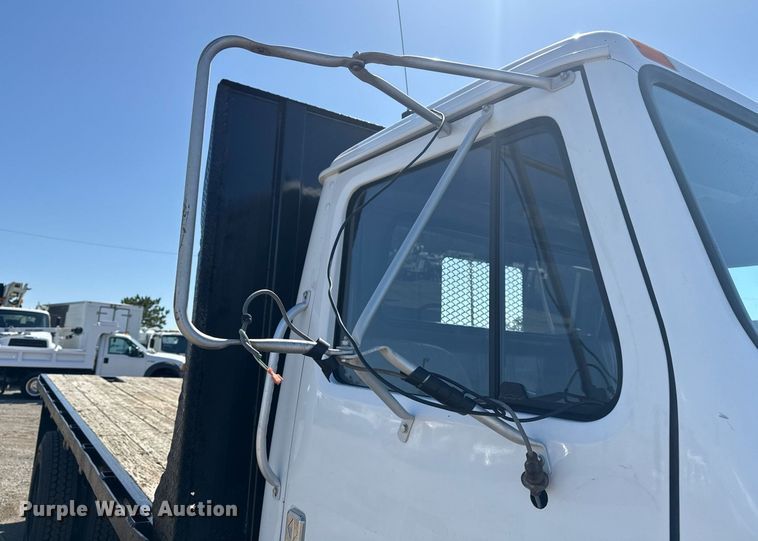 image for item EG2666 1995 International 4900 flatbed truck